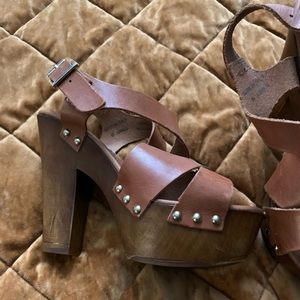 Steve Madden brown leather platform clogs